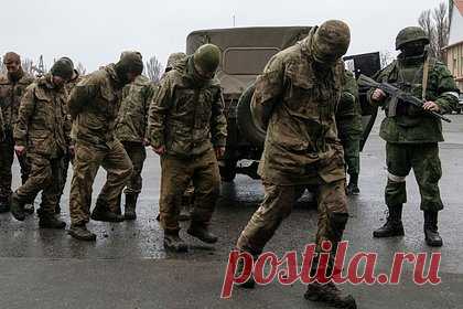 «Они бедолаги, они не виноваты» Кадыров предложил освободить пленных бойцов ВСУ за снятие санкций с его семьи. Глава Чечни Рамзан Кадыров заявил о готовности освободить пленных бойцов Вооруженных сил Украины (ВСУ) в обмен на снятие санкций с членов его семьи. Свое предложение он озвучил на построении сотрудников силовых структур в Грозном. Там же показали видеообращение пленных, которые просят снять ограничения.