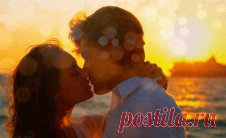 Скучаешь…. Я знаю…. Я тоже скучаю,
Молчание душ каждый день отмечаю:
То солнечным светом наполню строку,
То в капле дождя растворяю тоску.
То мысли тебе отправляю в конверте,
В надежде, что их принесет южный ветер.
Проделает в космосе новый виток,
Пришлёт вдохновения свежий глоток.
В ответ монитор тайно высветит строчку:
– Скучаешь….
- Скучаю…. Пью грусть по глоточку...
© Copyright: Лида Скрипка, 2015