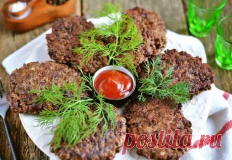 Котлеты из печени с яйцами и чесноком