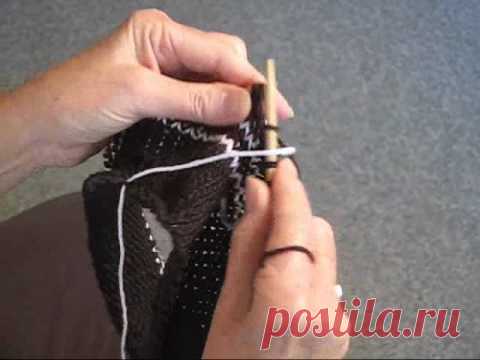Учимся вязать в технике FAIR ISLE на круговых спицах. 2 видео.