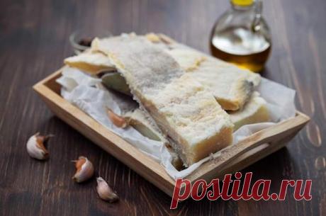 Лучшая закуска. Как засолить и замариновать кильку, скумбрию и сардины - Будет вкусно - 7 февраля - 43707986940 - Медиаплатформа МирТесен Красную рыбу солить очень легко, но довольно дорого. Но это история скорее для праздника, не на каждый день. Лосось стоит достаточно дорого, рыбы — достаточно большие, продаются они часто целиком. Другое дело засолить-замариновать мелкую рыбу или же скумбрию. Эти рыбы в магазинах вполне доступны, - 7 февраля - 43707986940 - Медиаплатформа МирТесен