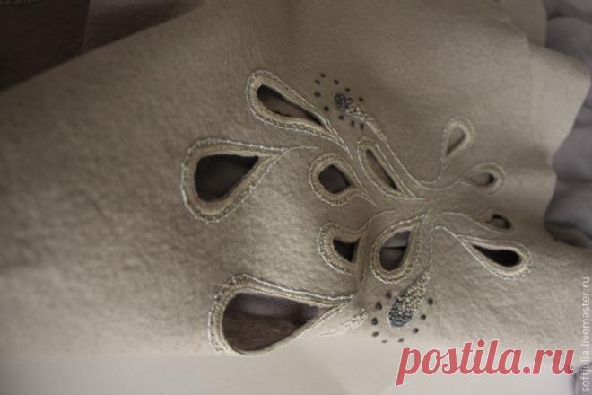 Костюм 'Свинг Белой ночи' (валяный топ и юбка) Купить или заказать Костюм 'Свинг Белой ночи' (валяный топ и юбка) в интернет-магазине на Ярмарке Мастеров. Изысканная вышивка, юбка из летящего шифона... Наряд для королевы Белых ночей Жилет свалян из шерсти мериноса, основа, прилегающая к телу, выложена волокнами шёлка Муга. Но самое прекрасное в этом жилете - вышивка ручной работы. Это первая модель моей новой коллекции вышитого войлока. Я хочу выразить огромную благодарнос...