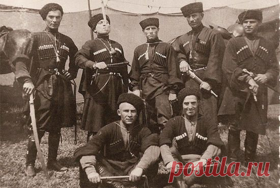 Казахстан – до 1936 года был Казакстан, т.е. казацкий стан