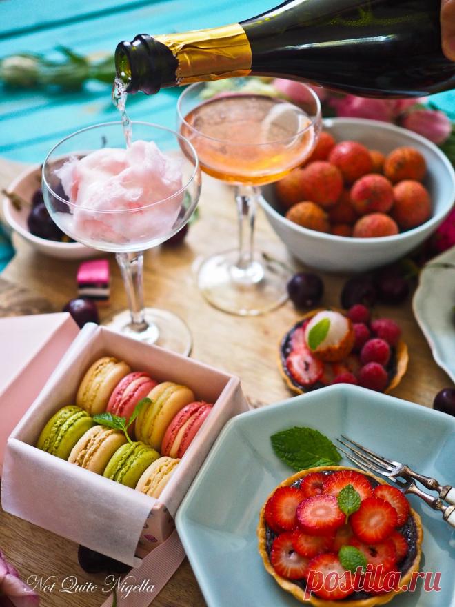 День Святого Валентина Platter Шоколад и клубника Тарт, Просекко и феи зубочистки @ Не совсем Nigella