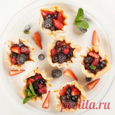 Рецепт и фото Корзиночки с ягодами и шоколадным маскарпоне — Сочетайзер