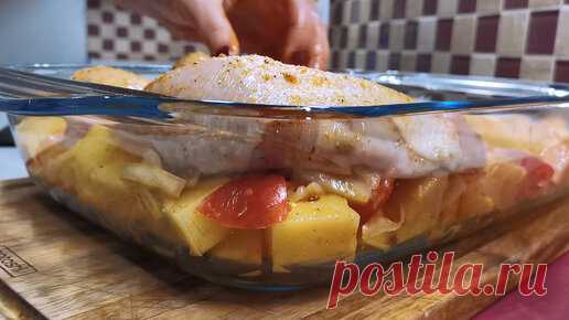 Запекаю курицу прямо на капусте с картошкой. Готовлю вместе и гарнир, и основное блюдо в духовке