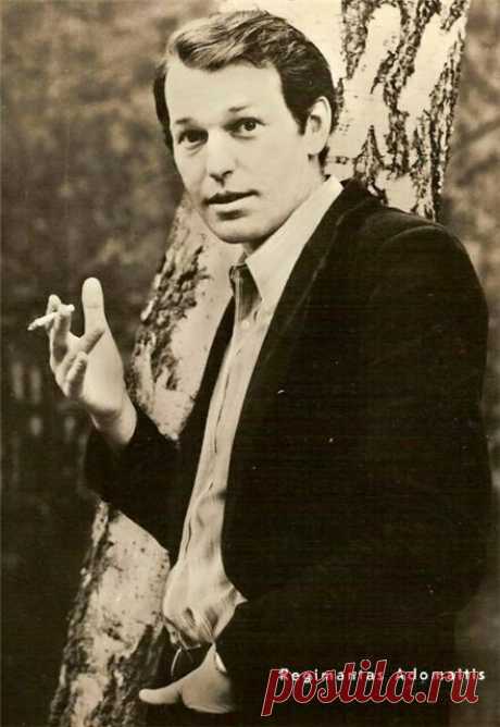 Регимантас Адомайтис, 31 января, 1937