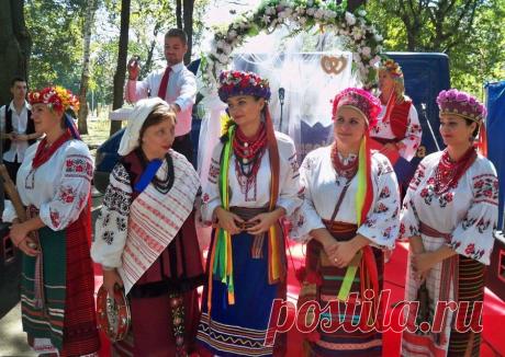 украинские национальные костюмы фото: 19 тыс изображений найдено в Яндекс.Картинках