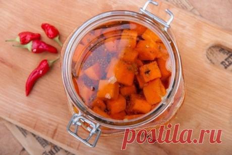 Острая морковь в масле

А не взглянуть ли нам по-новому на скучную и невкусную морковь? Горчичное масло привносит в блюдо свежий, сладковатый оттенок, а морковь пропитывается индийским флером, ароматными пряностями и солнцем. Идеальный гарнир к мясу и даже рыбе, впрочем, как самостоятельная закуска острая морковь в масле тоже пойдет на ура.

Вам потребуется:

1 кг моркови
вода
0,5 ч.л. молотого мускатного ореха
2 ч.л. острого красного перца
0,5 ч.л. молотой гвоздики
0,5 ч....