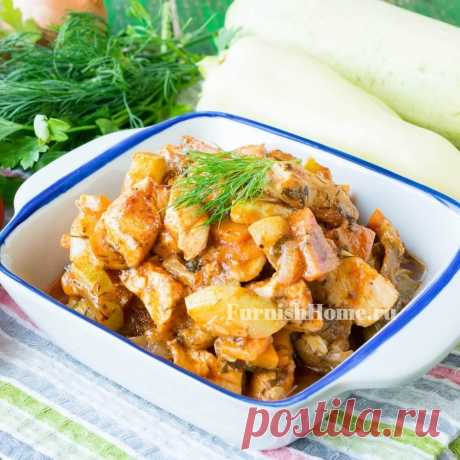 Сегодня в меню вкуснейшая курица с овощами в мультиварке, рецепты проверены временем и всегда удаются на славу. Приготовленное таким образом мясо получается очень сочным, нежным и ароматным. Сначала все ингредиенты немного обжарим на растительном масле, а затем продолжим тушить мясо с овощами до готовности.