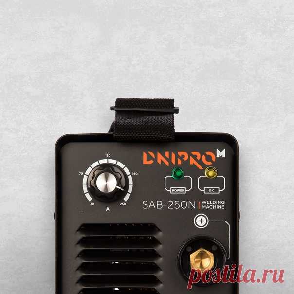 Как развивалась сварка 😎 Расписали историю по пунктам и составили для вас игру: кто угадает, где ложный факт? Сначала немного истории ⌛ ✔ В 1802 году русский физик-экспериментатор Василий Петров открыл явление электрической дуги. Во время своих опытов ученый пропускал ток через металлический и угольный стержень и заметил яркую вспышку – высокотемпературную дугу. Так он доказал возможность сварки металла. Но с этого момента до открытия электродуговой сварки прошло почти 80 лет. ✔ В 1881 году…