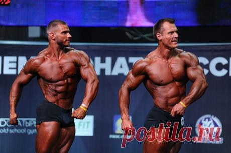 6 шагов для большого бицепса | Журнал "JK" Джей Кей Выбор хвата Широкий хват подразумевает большее растяжение и нагрузка более сконцентрирована на короткой головке бицепса, в то время, как узкий