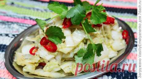 Постное меню: 4 закуски с ярким вкусом Всем отважным людям и травоядным посвящается данная статья! =)Начнем с аперитива для разжигания аппетита: Маринованная китайская капуста.Китайская капуста Ингредиенты: Капуста Перец чили Чеснок Соевый соус Яблочный уксус Кориандр Масло подсолнечное Приготовление: Все до предельного просто...