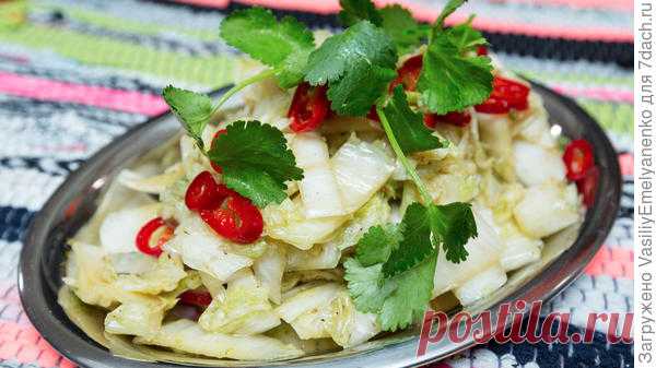 Постное меню: 4 закуски с ярким вкусом Всем отважным людям и травоядным посвящается данная статья! =)Начнем с аперитива для разжигания аппетита: Маринованная китайская капуста.Китайская капуста Ингредиенты: Капуста Перец чили Чеснок Соевый соус Яблочный уксус Кориандр Масло подсолнечное Приготовление: Все до предельного просто...