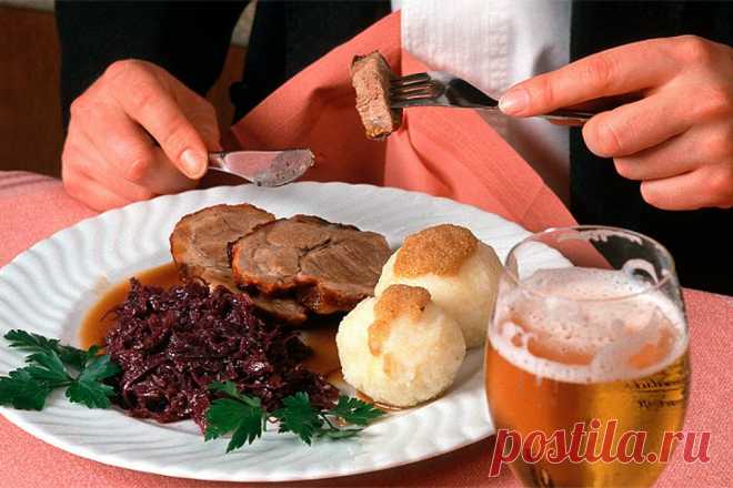 Названы 10 главных продуктов для молодости кожи: среди них мясо и пиво