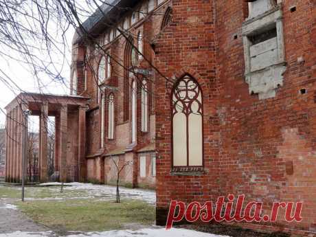 19 июня 1789:  из  рассуждений Канта:&quot;Говорю о нравственном законе: назовем его совестию, чувством добра и зла - но они есть. Я солгал, никто не знает лжи моей, но мне стыдно.- Вероятность не есть очевидность, когда мы говорим о будущей жизни; но, сообразив все, рассудок велит нам верить ей...&quot;...Кант говорит скоро, весьма тихо и невразумительно...Домик у него маленький, и внутри приборов немного. Все просто, кроме...его метафизики&quot; (из &quot;Писем русского путешественника&quot;)