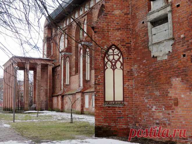 19 июня 1789:  из  рассуждений Канта:"Говорю о нравственном законе: назовем его совестию, чувством добра и зла - но они есть. Я солгал, никто не знает лжи моей, но мне стыдно.- Вероятность не есть очевидность, когда мы говорим о будущей жизни; но, сообразив все, рассудок велит нам верить ей..."...Кант говорит скоро, весьма тихо и невразумительно...Домик у него маленький, и внутри приборов немного. Все просто, кроме...его метафизики" (из "Писем русского путешественника")