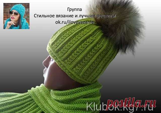 Комплект из пехорской п/ш Кроссберд бразилии 500м. в 100 гр. Шапку вязала в 2 нити крючком 3,5, шарф спицами 3,5 в одну нить, но добавляла 2 нити семёновской бабинной п/ш Лидии. Кроссберда на комплект ушло ровно 200 
Опубликовала olga polyakova71  
 Шапочка вяжется поперёк. Когда отвязали это полотно, длиной равной обхвату головы, сшили, потом по кругу вяжется макушка.
 
Пояснения по 1-й и 2-й звёздочки 3-го ряда 

Связали три в. п. для подъёма и начинаете вытягивать петли...