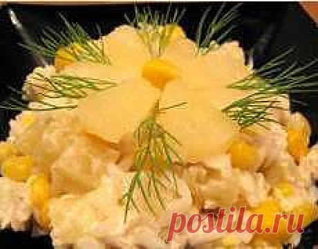 Ингредиенты
* 300 г отварного куриного филе
* 300 г консервированных ананасов
* 150 г вареного риса