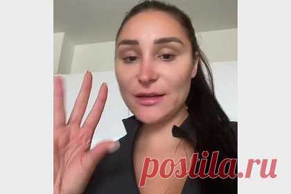 Звезда реалити-шоу захотела привлечь внимание мужчин в спортзале и оконфузилась. Бывшая участница британского реалити-шоу «Остров любви» Коко Лодж захотела привлечь внимание мужчин в спортзале и оконфузилась. Девушка надела специальные легинсы, подчеркивающие ягодицы, однако вместо комплиментов получила предупреждение о неисправности ее гардероба, которую она не заметила.