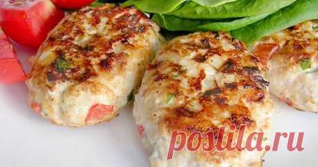 Овощные котлетки: Куриные котлеты с морковью и кабачком - Женские истории Овощные котлетки: Куриные котлеты с морковью и кабачком Теперь я знаю, как порадовать свою семью в воскресенье! ?на 100грамм — 43.03 ккал?Б/Ж/У — 3.31/1.4/4.3? Ингредиенты: Фарш из куриного филе 200 г 1 крупная морковь 1 кабачок некрупный (грамм на 500) 1 луковица 1 белок Специи по вкусу Приготовление: Натереть морковь, кабачок и лук на крупной […]