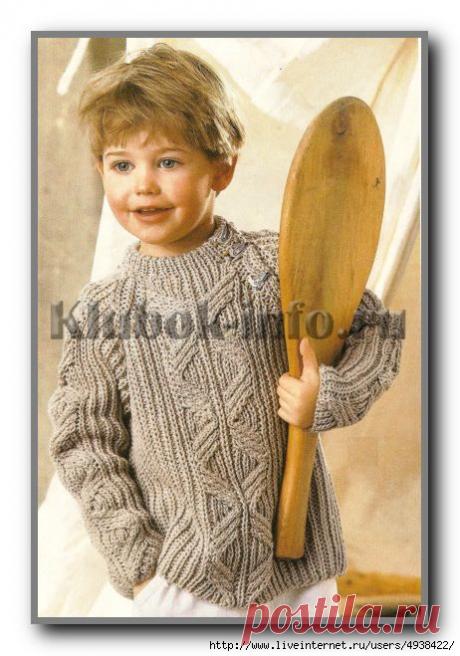 Пуловер с застежкой на пуговицы в реглане и рельефным узором.