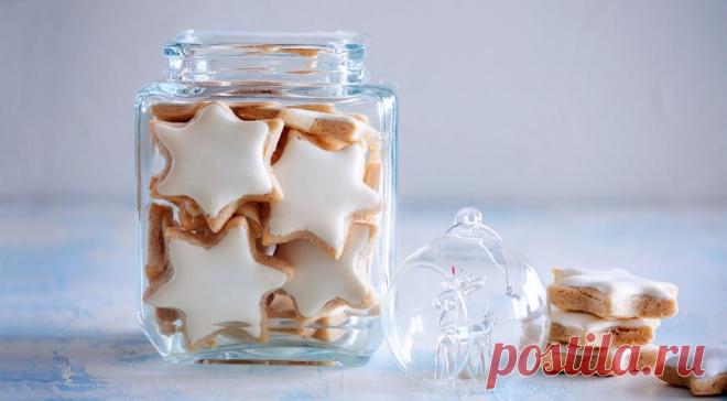 Немецкое корично-миндальное печенье Zimtstern - ПУТЕШЕСТВУЙ ПО САЙТУ. Печенье Цимтштерн,  в переводе с немецкого- – коричные звезды, немцы традиционно пекут на Рождество. Чтобы сделать печенье нарядным, вы можете добавить в глазурь пищевые красители. Или же, пока глазурь еще не застыла, посыпать печенье кондитерскими украшениями. ИНГРЕДИЕНТЫ 250 г миндальной муки 200 г сахарной пудры + еще для раскатывания 2 …