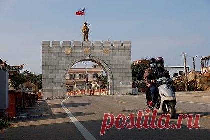 В Японии назвали следующее «разбитое окно» после Украины и сектора Газа. Бывший премьер-министр Японии Таро Асо призвал обратить внимание на ситуацию вокруг Тайваня, отметив, что островное государство может оказаться следующим «разбитым окном» после того, что произошло на Украине и в секторе Газа. При этом он выразил надежду на мирное урегулирование ситуации между Пекином и Тайбэем.