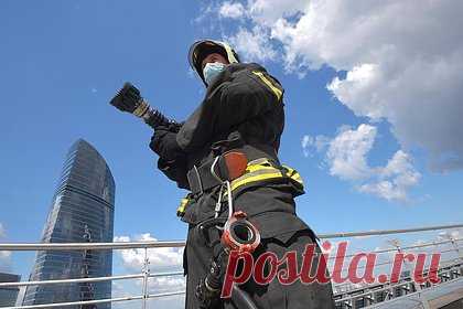 В России захотели снова регулярно проверять бизнес. Глава МЧС России Александр Куренков заявил о поддержке идеи возобновления регулярных проверок пожарной безопасности в компаниях и на предприятиях. В настоящее время на плановые проверки бизнеса действует мораторий, призванный снизить административную нагрузку. Исключение составляют объекты высокого риска.