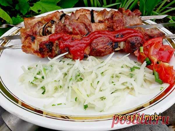 Маринованный лук для шашлыка
✅ Ингредиенты:
▫️ лук – 250 г;
▫️ яблочный уксус 6% – 2 ст. ложки;
▫️ сахар – 1 ст. ложка;
▫️ соль мелкая – 1 ч. ложка;
▫️ свежая петрушка или укроп – небольшой пучок.