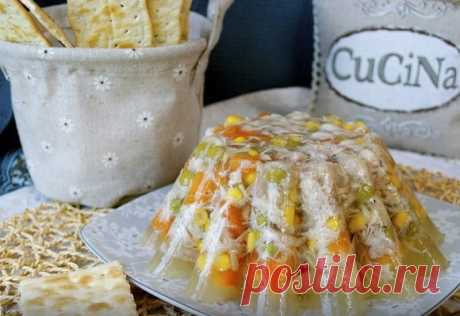 Аспик или французское заливное из курицы и овощей