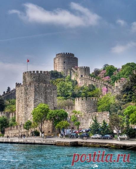 Rumeli Hisarı, Istanbul, Turkey. 
flickr от Nejdet Duzen |  Найдено на сайте flickr.com.