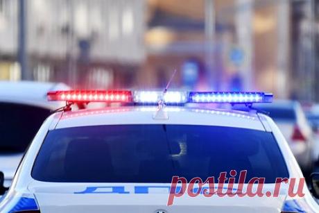 Раритетный Ferrari 1961 года выпуска попал в ДТП в центре Москвы. Раритетный автомобиль Ferrari 250 GTO 1961 года выпуска попал в ДТП в центре Москвы. Авария произошла на пересечении улицы Антонова-Овсеенко и 1-го Красногвардейского проезда. Перед этим сообщалось, что пьяный водитель за рулем гоночного Mitsubishi протаранил десять автомобилей в жилом квартале «Отрада» в Москве.