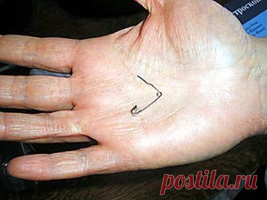 ЗАГОВОРЫ НА БУЛАВКУ!!!
 — Чтобы не потерять рецепт, жмите класс, а потом поделиться.
 — В народе издавна считается, что если булавку приколоть к внутреннему шву одежды, не страшны будут ничьи помыслы плохие, да никто порчу навести не сможет. Бывает в жизни такое, сначала все хорошо идет, и кажется, что так еще долго будет продолжаться, и вдруг словно переломится что-то: настроение ни с того ни с сего все время плохое, близкие люди вызывают раздражение, дела не клеятся, все наперекосяк идет. Редк