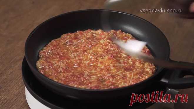 Аппетитная и сытная мясная бризоль со сметанным соусом, фаршированная овощами