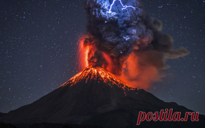 What a pa-lava! Designer captures moment lighting bolt clashes with erupting volcano!
