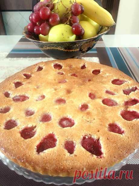 Цветаевский яблочный пирог ()вариация с клубникой