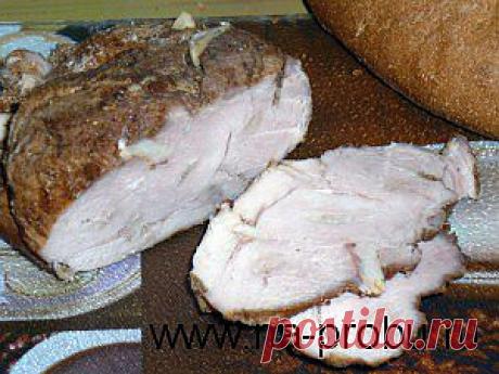 Буженина запеченная | На пробу!
Ингредиенты:

Свиная лопатка (шея, окорок) — 550 гр (у меня)
Чеснок — 3-4 зубчика
Специи — паприка, соль, смесь пяти перцев.