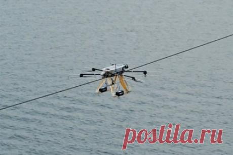 В России создали «Канатоход» для работы в Саудовской Аравии. Российская компания «Лаборатория будущего» создала дрон «Канатоход», который с 2023 года успешно применяют для обслуживания и ремонта линий электропередачи в Саудовской Аравии, сообщил директор организации Александр Лемех. В 2023 году компания изготовила около ста больших дронов.