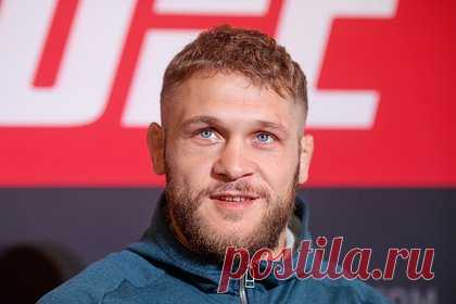 Азербайджанский боец уступил в главном бою турнира UFC из-за травмы. Азербайджанский боец смешанного стиля Рафаэль Физиев проиграл поляку Матеушу Гамроту в главном бою турнира UFC Vegas 79. Схватка завершилась техническим нокаутом во втором раунде, когда азербайджанец нанес поляку удар ногой и получил травму, чем воспользовался его соперник.