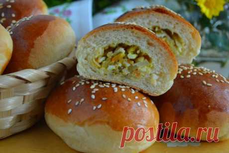 Пирожки с капустой и яйцом Из простых и доступных продуктов всего лишь за час с небольшим можно приготовить вкуснейшие, сытные пирожки из быстрого дрожжевого теста. Чтобы приготовить пирожки с капустой и яйцом в духовке подготовим необходимые продукты. Капусту, морковь с луком помоем в проточной воде и...