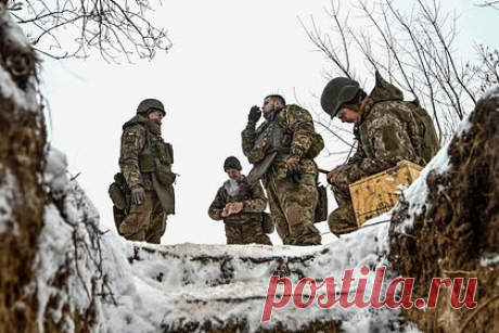 На Украине признали сложности с определением российских атак. Вооруженные силы Украины (ВСУ) испытывают сложности с определением российских атак, заявил представитель командования Военно-воздушных сил (ВВС) Украины Юрий Игнат. Он подчеркнул, что украинские военные должны постоянно готовиться к ракетным ударам, а также должны пополняться запасы вооружения.