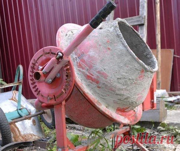 Как очистить бетономешалку и тачку от цемента