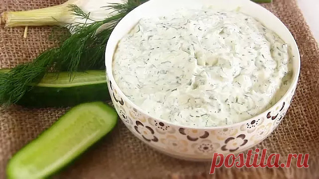 Вкуснейший ОГУРЕЧНЫЙ Соус!
Готовлю этот соус на Все ТОРЖЕСТВА, так как не все гости кушают майонез. Когда я в первый раз приготовила, даже и не думала, что он вызовет такой восторг гостей.Со стола его просто смели и потом попросили добавки.Изумительно ВКУСНЕЙШИЙ и ПРОСТОЙ в приготовлении Соус для Овощей, Мяса, Хлеба и всего того, с чем едят майонез. Особенно с ним вкусны салаты!
Приготовление:
1. Натереть один средний огурец на крупной терке и слегка отжать сок.
2. Добавит...