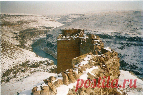 Ախուրյանի բաժանարար կիրճը…

Անի, Շիրակ, Այրարատ։
