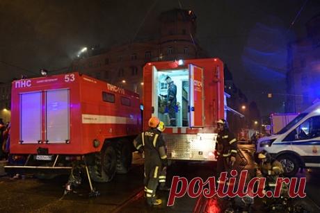 Здание цеха по производству пороха под Рязанью разрушено в результате пожара. Здание цеха по производству пороха на заводе «Эластик» в Рязанской области разрушено в результате пожара. Уточняется, что сохранились одиночные конструкции, внутри здания все выгорело. Пожар в цехе по производству пороха на заводе «Эластик» в поселке Лесное Шиловского района Рязанской области начался 22 октября.