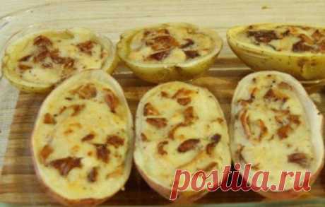 Невероятно вкусный жульен в картофеле.