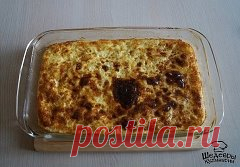 ОМЛЕТ КАК В ДЕТСТВЕ 🍴
ИНГРЕДИЕНТЫ:
● Яйцо 6 шт.
● Молоко 300 мл.
● Соль 0,5 ч.л.
● Масло сливочное для смазывания формы
ПРИГОТОВЛЕНИЕ:
Яйца разбиваем в чашку.Вливаем молоко.Солим по вкусу.Перемешиваем венчиком. Взбивать массу не нужно, достаточно просто хорошо перемешать.Форму хорошо смазываем сливочным маслом. У меня размер формы 18 х 27 см. Высота вашего омлета будет зависеть от размера вашей формы. Чем меньше форма, тем выше омлет.Вливаем омлетную смесь в форму и отправляем в духовку разог