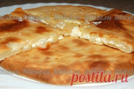 Рецепт хачапури по-имеретински

Хачапури - это блюдо грузинской кухни. Но не ошибусь, если скажу, что оно стало интернациональным. Классическое хачапури делается из мацони и сыра сулугуни, но они не всегда достойного качества и не всегда доступны, поэтому я хочу вас познакомить с прекрасным рецептом выпечки хачапури по-имеретински без этих ингредиентов. Мацони вполне заменит сметана, а сулугуни - обычный домашний сыр или даже творог. 
Итак, для приготовления хачапури по-им...