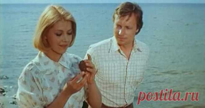 Волшебная мелодия из кинофильма «Долгая дорога в дюнах». А вы ее помните? 


 
Этот фильм «Долгая дорога в дюнах» рассказывает об истории влюбленной пары, которая встречалась в период Второй мировой войны. Они то расходились, то снова сходились…На протяжении всего фильма зр…
